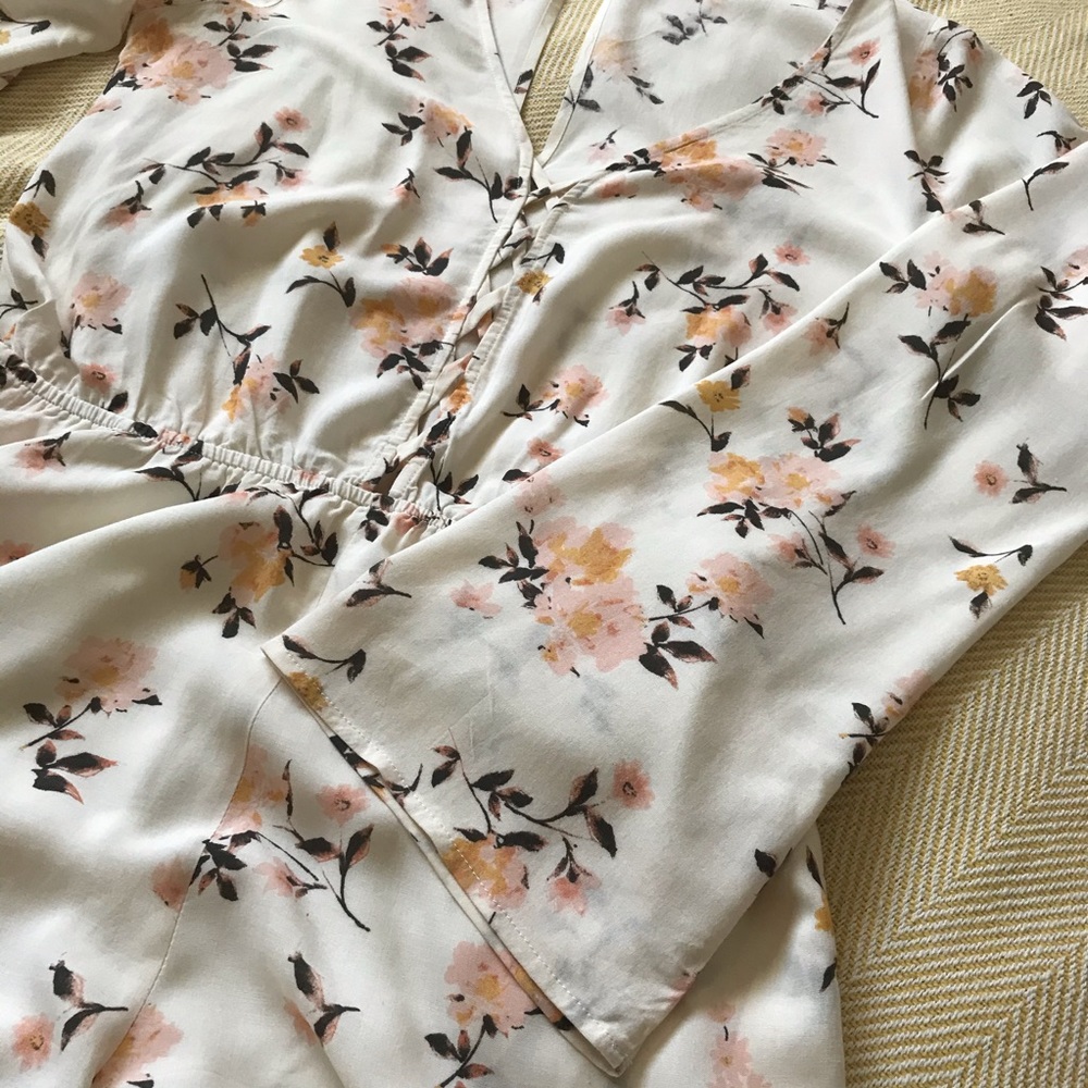 ❗️SOLD❗️Lovely Floral Print Romper - Picture 5 of 7